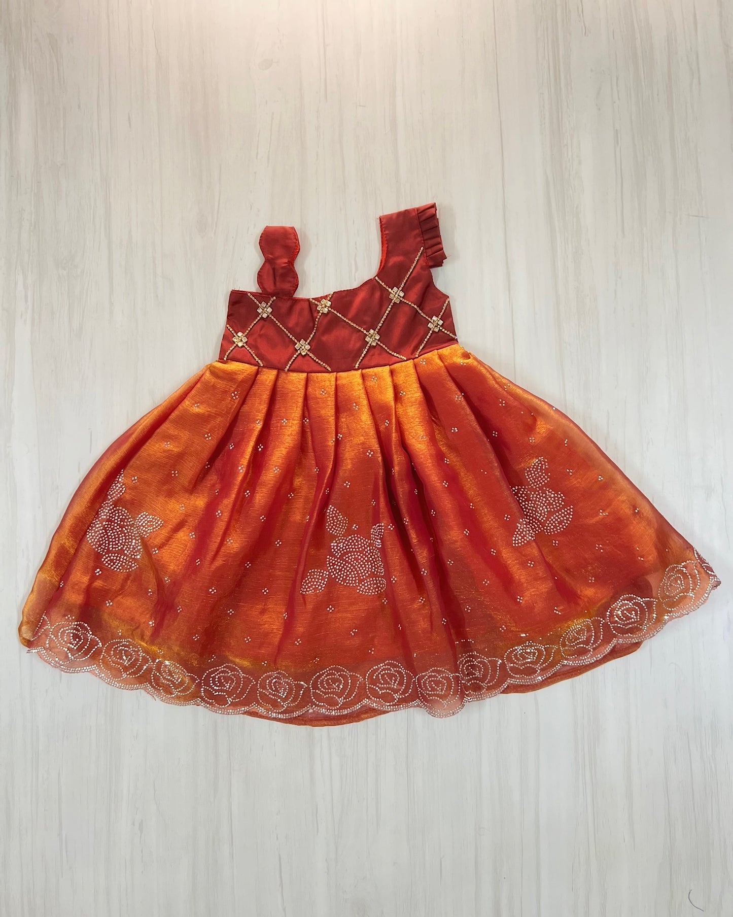 Glowing Crystal Amber One-Side Modern Sleeve Silk Gown