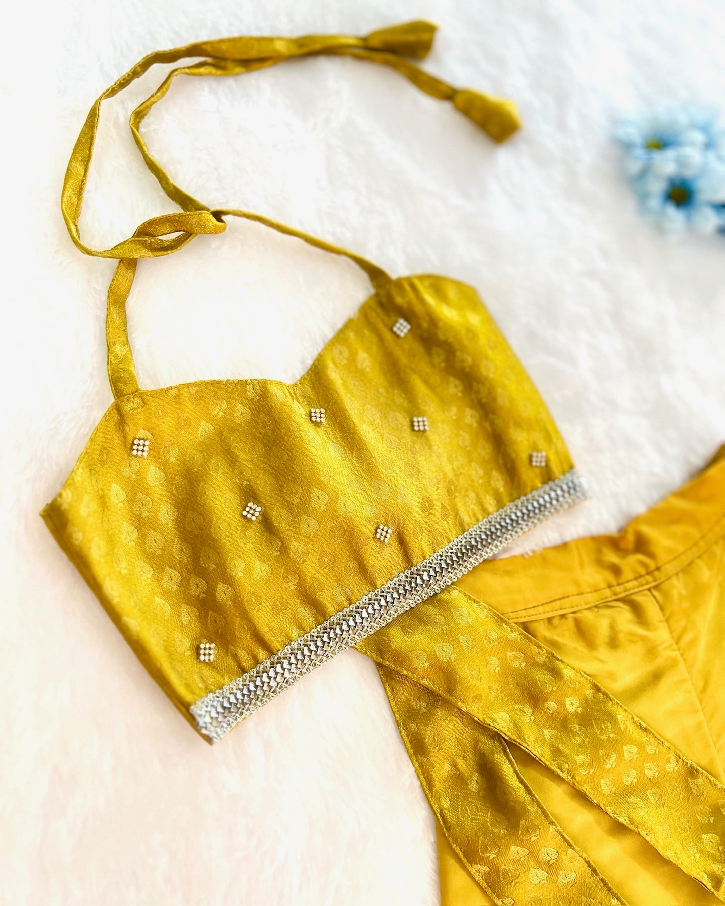 Sunny Chic: Silk Blend Palazzo Pant with Stylish Tie-Up Top