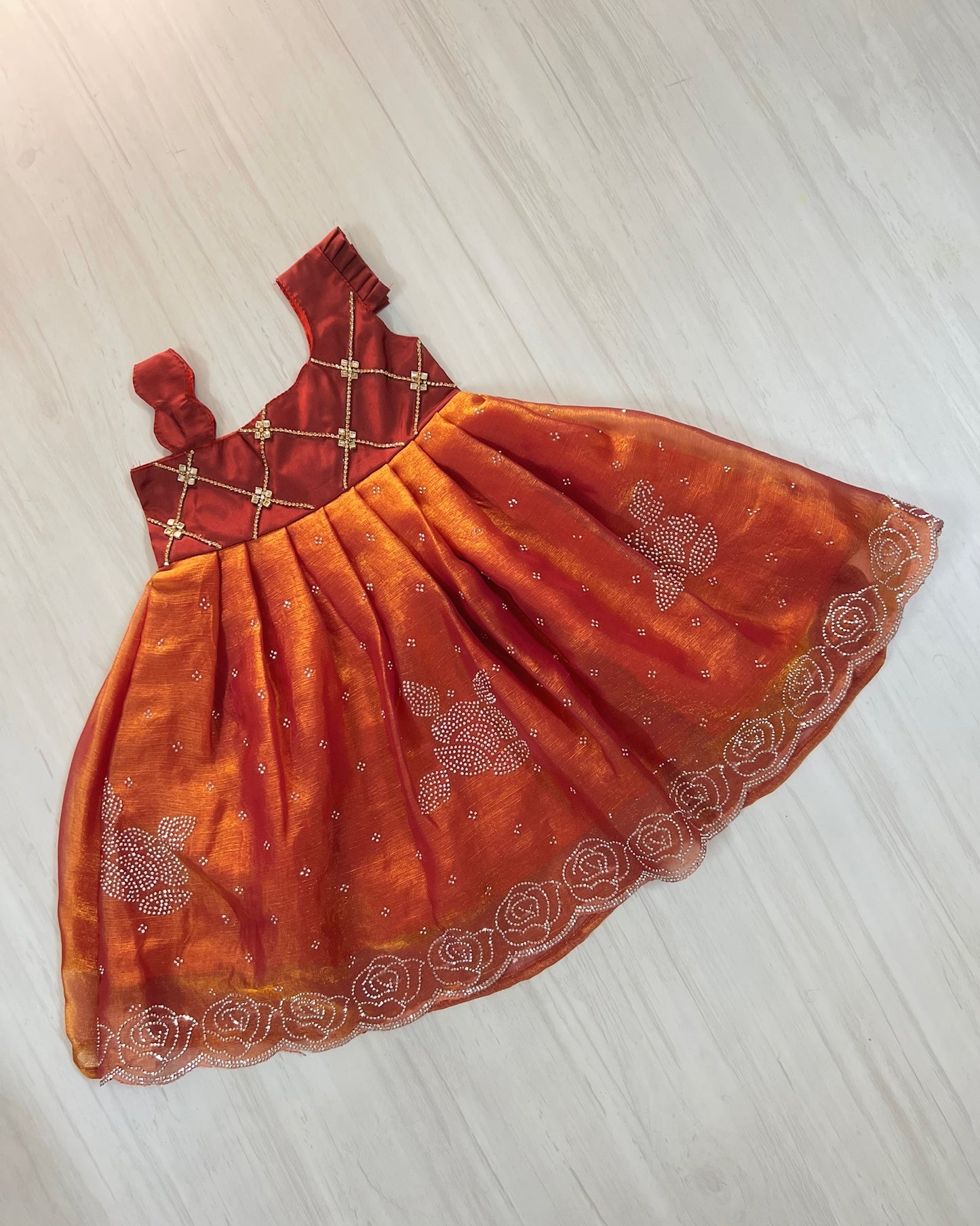 Glowing Crystal Amber One-Side Modern Sleeve Silk Gown
